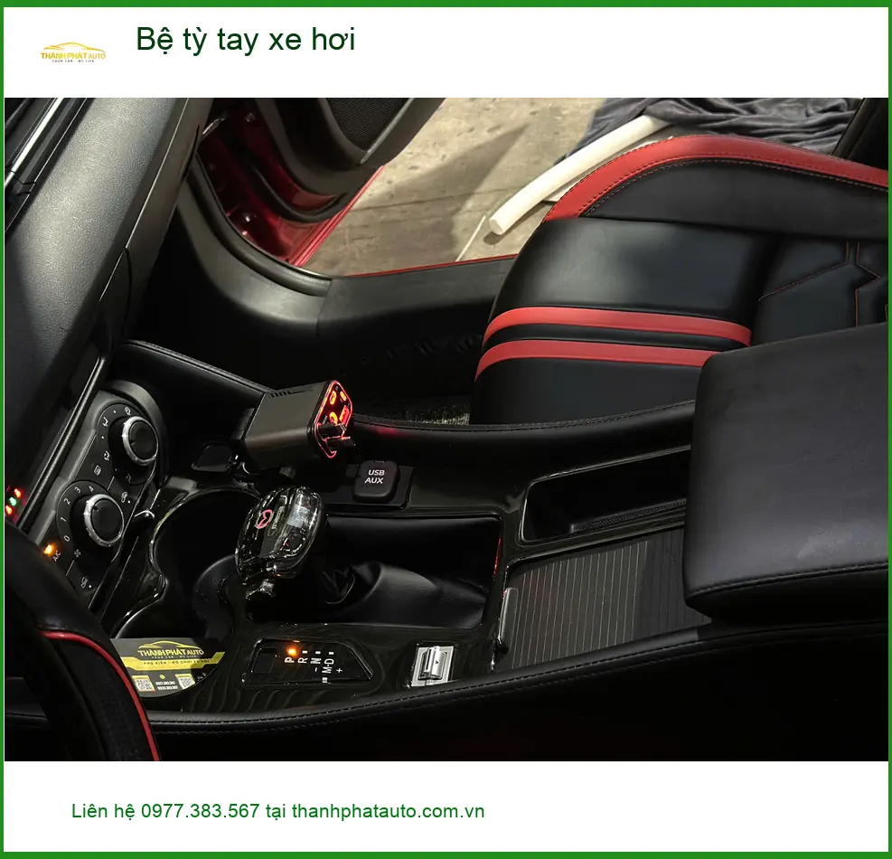Bác Cường lắp bệ tỳ tay xe hơi Hyundai Accent tại Quận Gò Vấp để đỡ mỏi tay ảnh thực tế 3