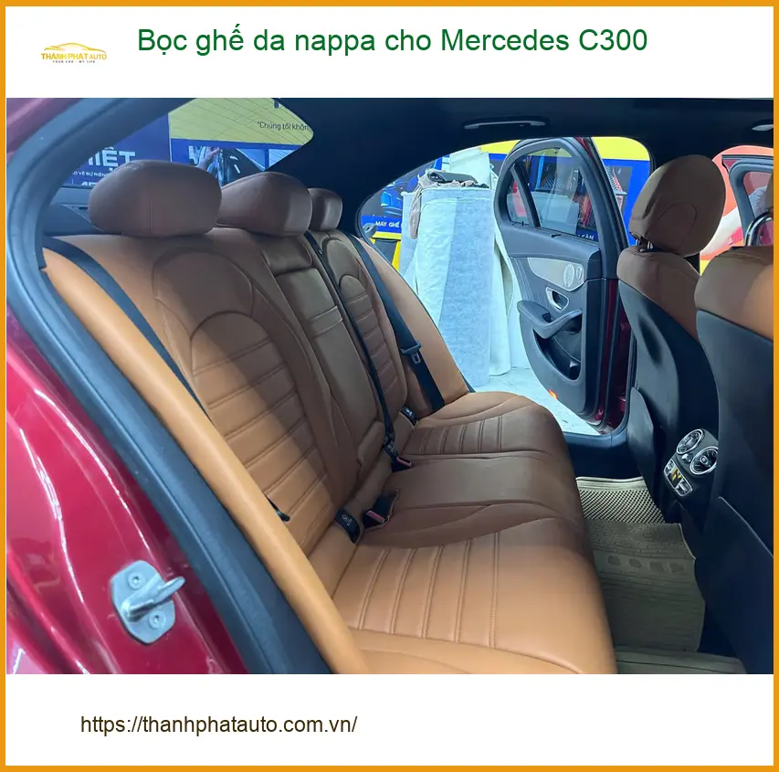 Chị Hà My bọc ghế da Nappa Mercedes C300 ở Quận Tân Bình