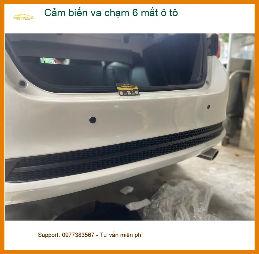 Anh Hùng lắp cảm biến va chạm 6 mắt ô tô cho Toyota Camry ở Quận 6