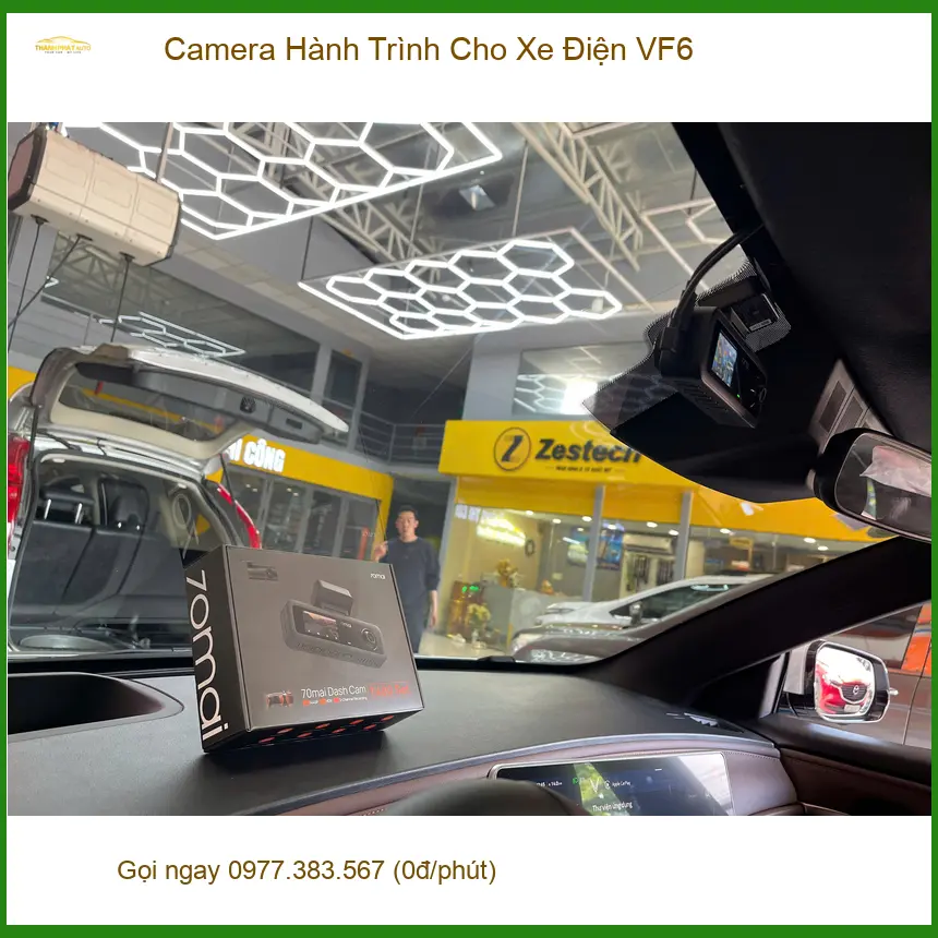 Anh Tùng lắp Camera Hành Trình cho VF6 để an tâm khi lái xe tại Quận 9