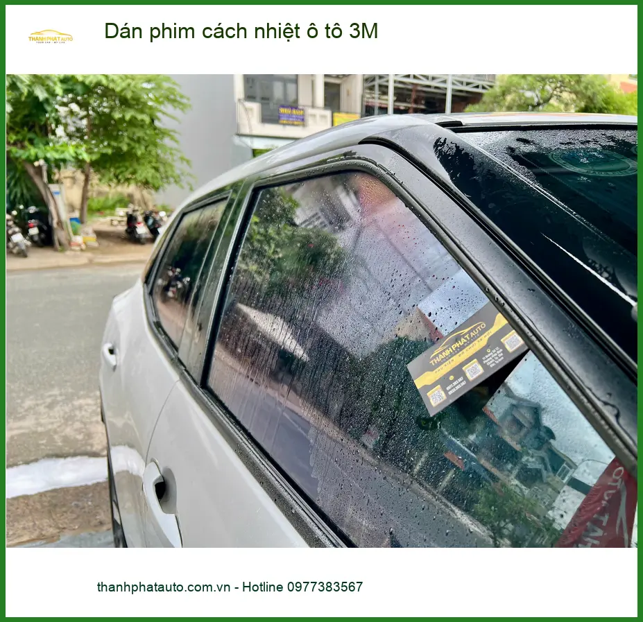 Anh Duy dán phim cách nhiệt 3M cho Toyota Camry tại Gò Vấp chống nóng hiệu quả