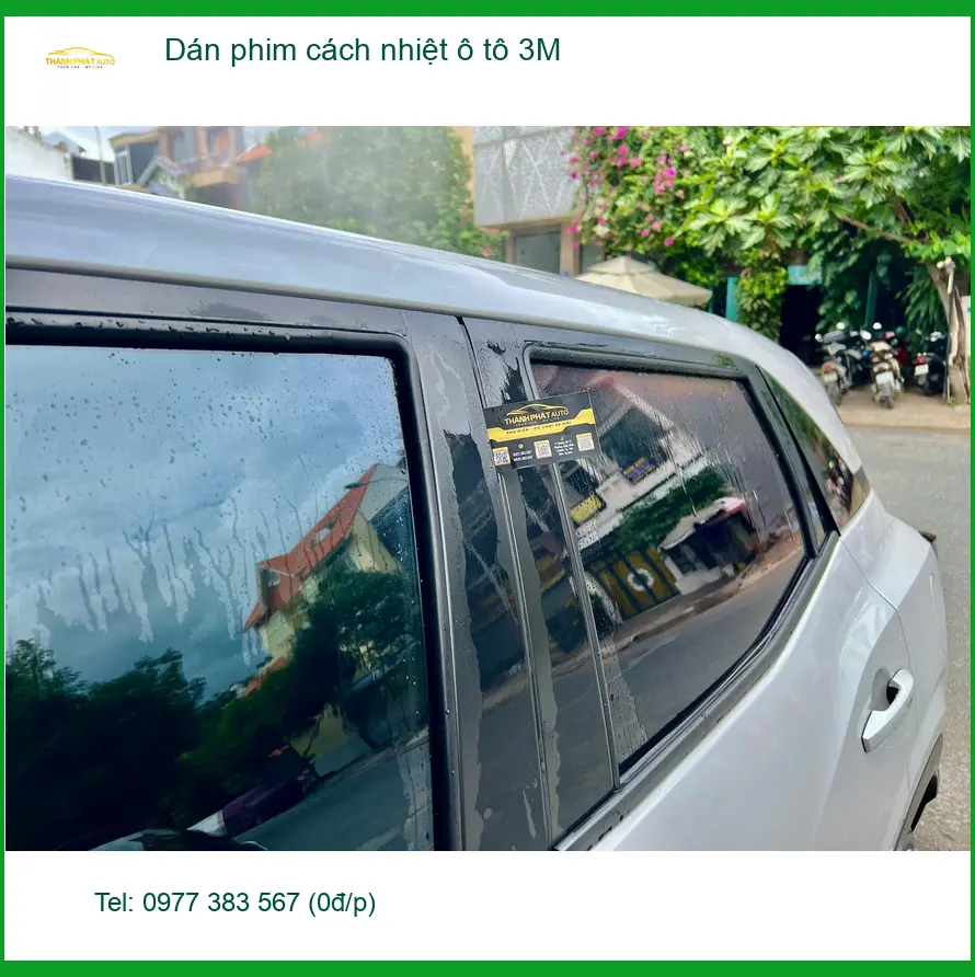 Anh Duy dán phim cách nhiệt 3M cho Toyota Camry tại Gò Vấp chống nóng hiệu quả ảnh thực tế 3