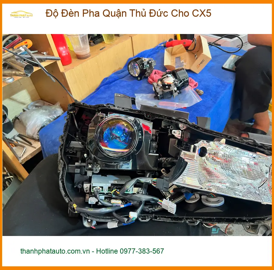 Anh Văn Khanh độ đèn pha Mazda CX5 tại Thủ Đức để cải thiện tầm nhìn khi đi đường tối ảnh thực tế 3