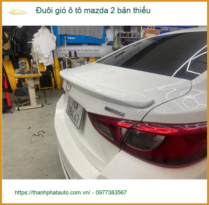 Anh Nhật lắp đuôi gió ô tô Mazda 2 bản thiếu tại Quận Gò Vấp để xe trông ngầu hơn
