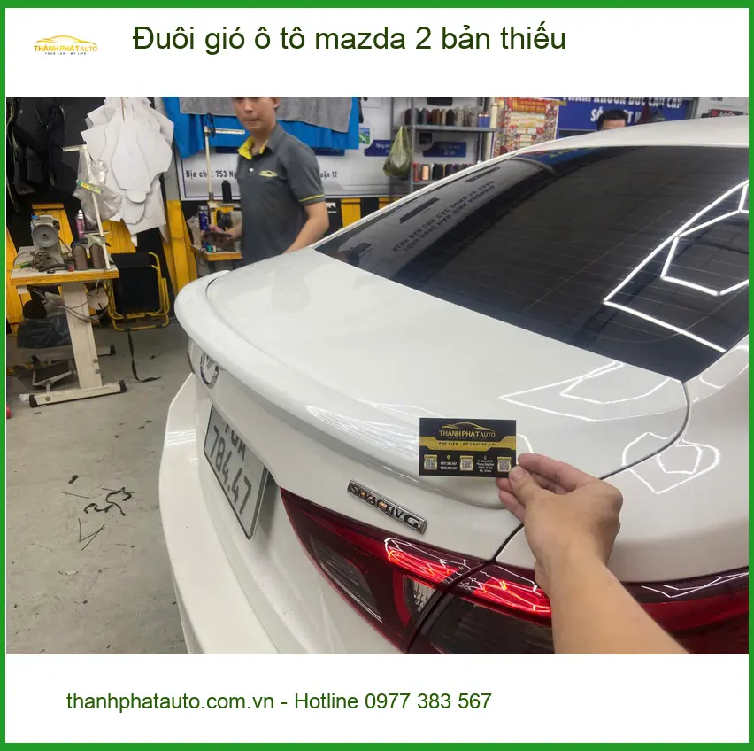 Anh Nhật lắp đuôi gió ô tô Mazda 2 bản thiếu tại Quận Gò Vấp để xe trông ngầu hơn ảnh thực tế 4