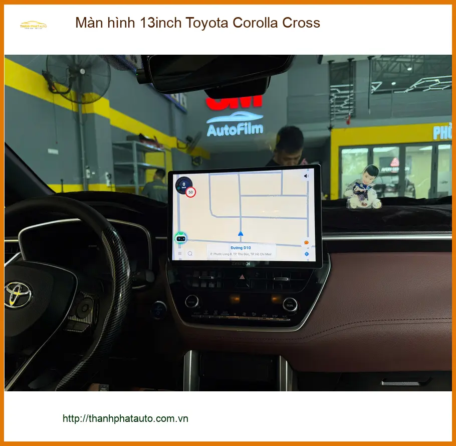 Chị Thảo nâng cấp màn hình 13inch Toyota Corolla Cross Quận Tân Bình để xem bản đồ rõ hơn