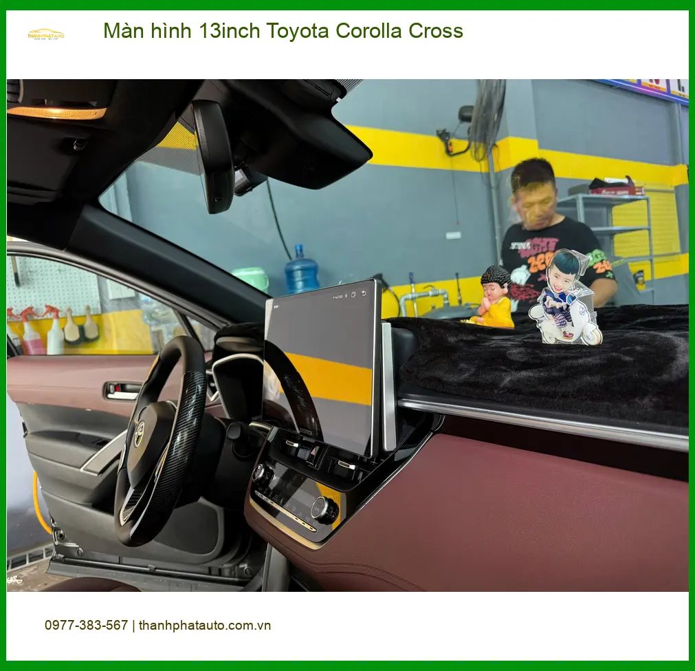 Chị Thảo nâng cấp màn hình 13inch Toyota Corolla Cross Quận Tân Bình để xem bản đồ rõ hơn ảnh thực tế 2