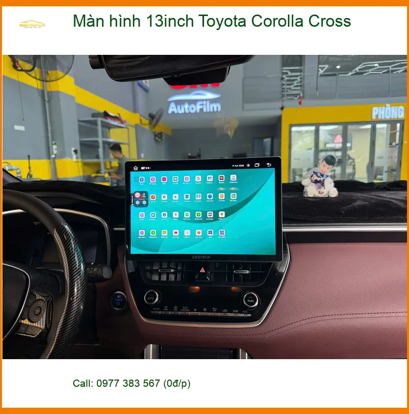 Chị Thảo nâng cấp màn hình 13inch Toyota Corolla Cross Quận Tân Bình để xem bản đồ rõ hơn ảnh thực tế 3