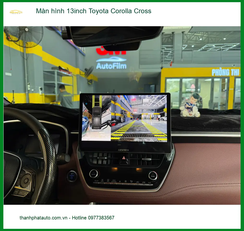 Chị Thảo nâng cấp màn hình 13inch Toyota Corolla Cross Quận Tân Bình để xem bản đồ rõ hơn ảnh thực tế 4
