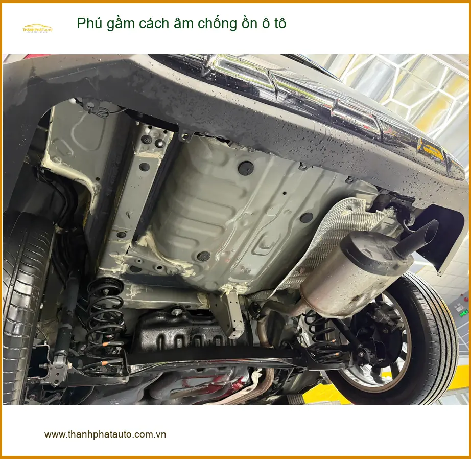 Anh Sơn Ford Ranger phủ gầm cách âm chống ồn ô tô ở Quận Gò Vấp