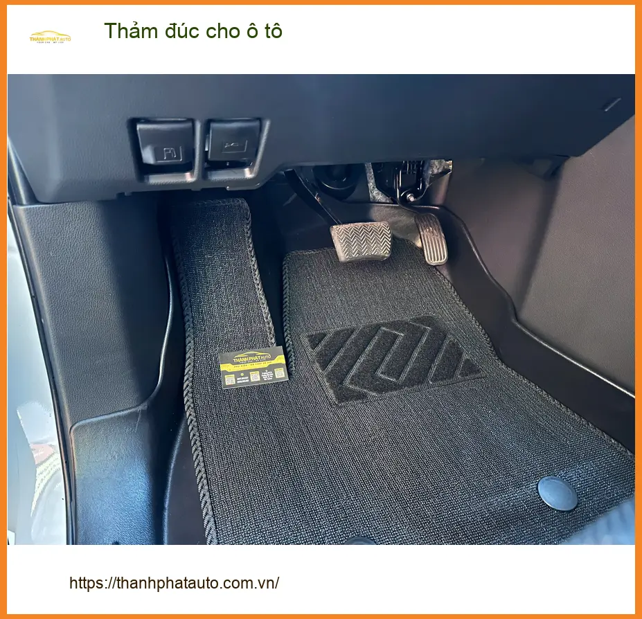 Chú Nhật lắp thảm đúc cho Hyundai Santa Fe tại Quận Gò Vấp để nội thất luôn sạch đẹp ảnh thực tế 4